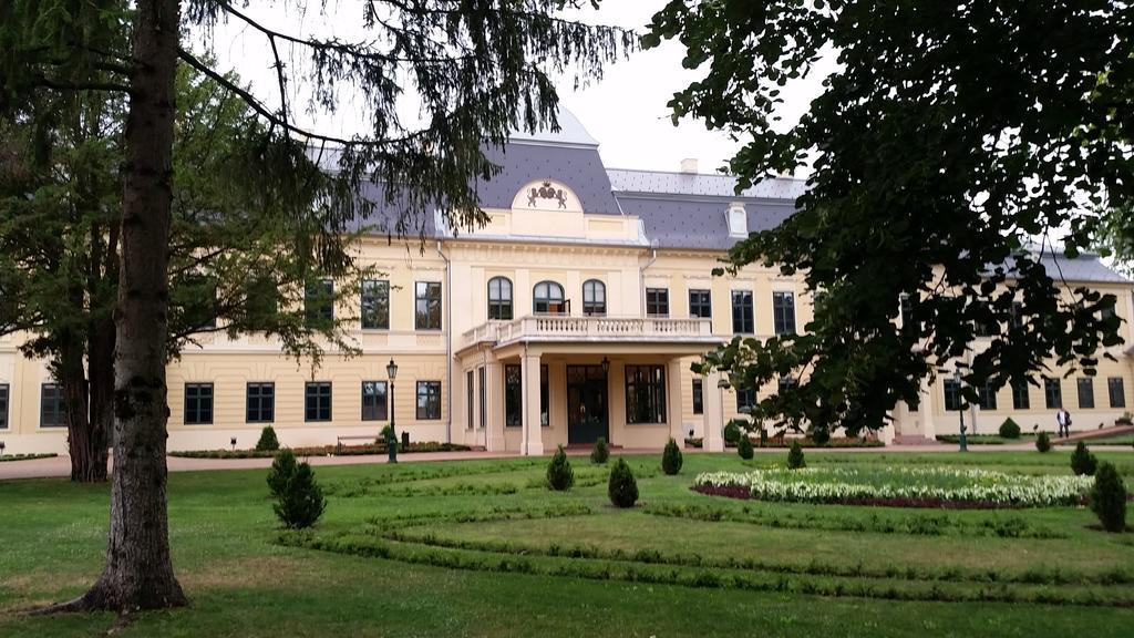 Central Apartman Gyula Dış mekan fotoğraf